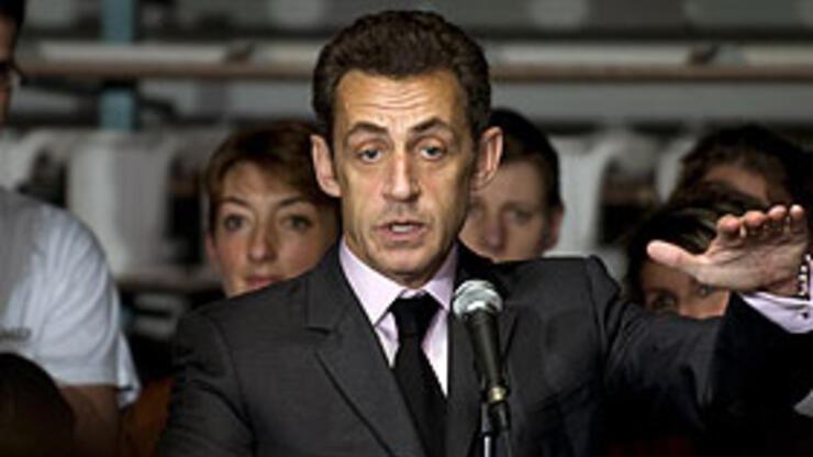 Sarkozy Esad ile Paris'te görüşecek