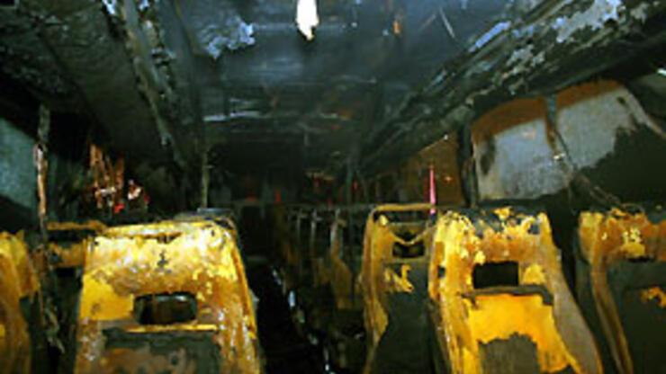İstanbul'da yolcu otobüsünü ateşe verdiler