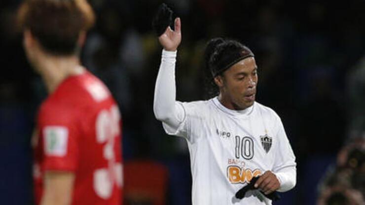 "Beşiktaş Ronaldinho'yu kandırmaya çalışıyor"