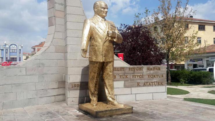 Ankara'daki Atatürk heykeline saldırı