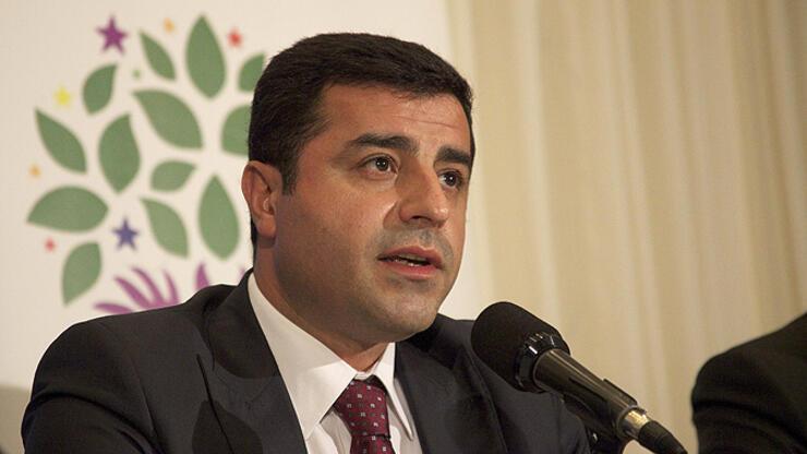 HDP Eş Genel Başkanı Demirtaş'a uçakta Kobani tepkisi