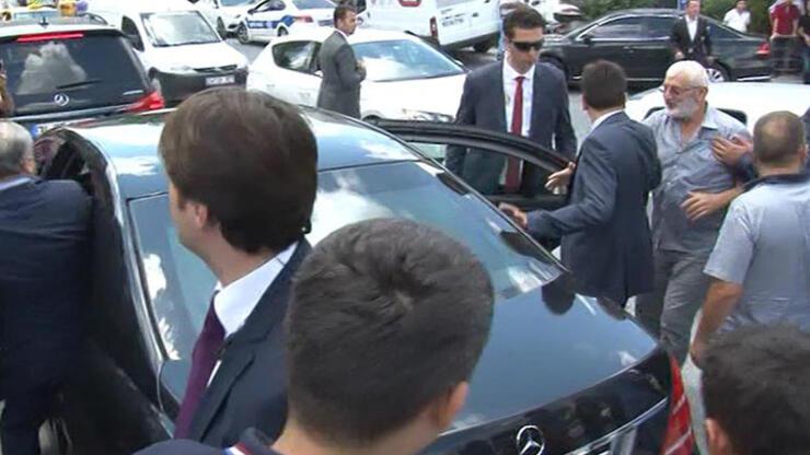 Abdullah Gül'ü gördü, otomobili unuttu!