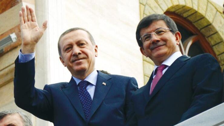 Erdoğan'dan Davutoğlu'na tebrik