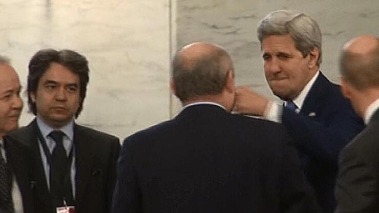 IŞİD'e karşı koalisyon toplantısında Kerry ile Sinirlioğlu samimiyeti