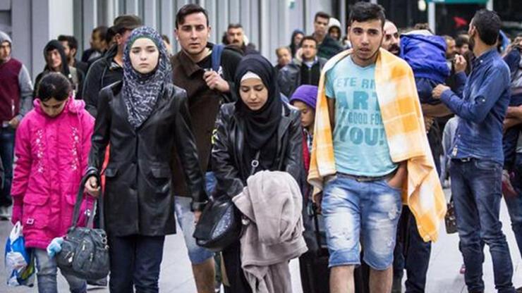 700 bin sığınmacı Almanya'da başvuru kararı bekliyor