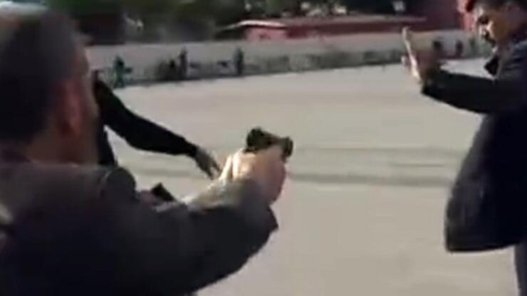 Can Dündar'a Adliye önünde silahlı saldırı girişimi video görüntüleri izle