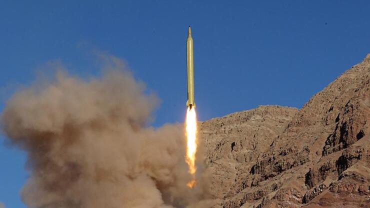 İran'ın yeni füzesi hedefi 8 metre sapmayla vurabiliyor