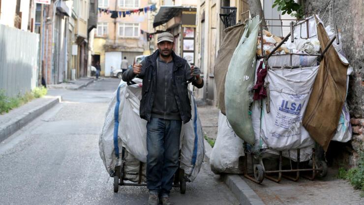 5 dil bilen Suriyeli kağıt toplayıcısına iş teklifi yağıyor
