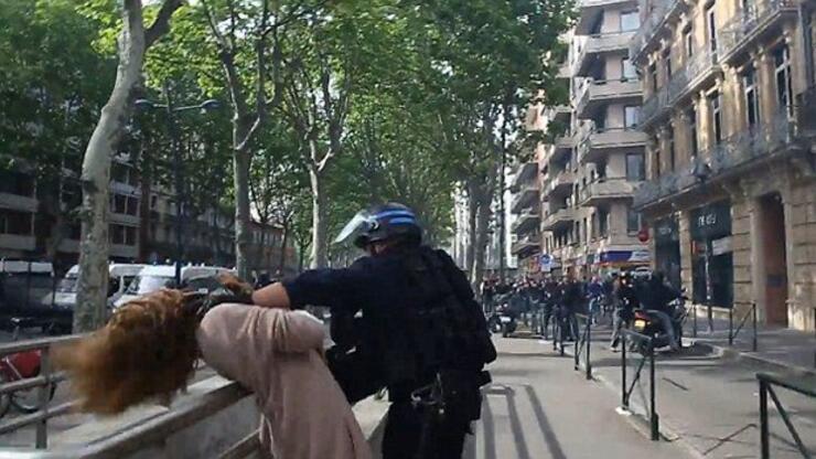 Fransa'da polise tepki yağıyor