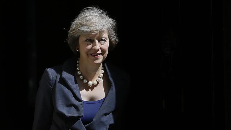 Theresa May, bugün başbakanlık görevini devralıyor 