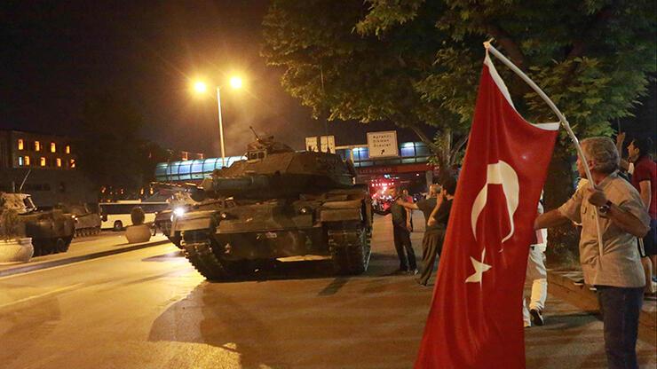 Ünlü futbolcu menajeri darbe girişimine Ankara'da yakalandı