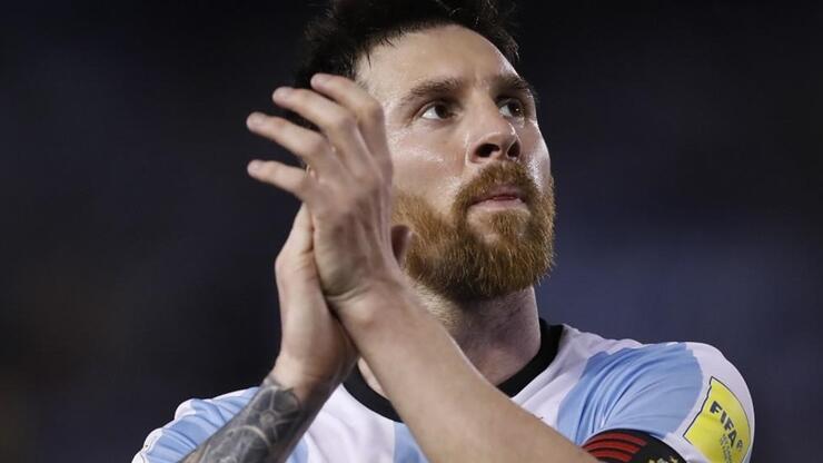 Messi Şili'nin ifadesini aldı, Brezilya Muslera'sız Uruguay'ı topa tuttu