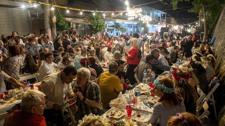 İzmir'in Roman mahallesinde bir Hıdrellez gecesi