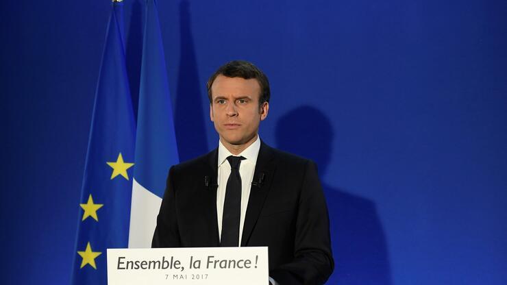 Macron: Zamana yayılmış bir devrimden korkmamalı