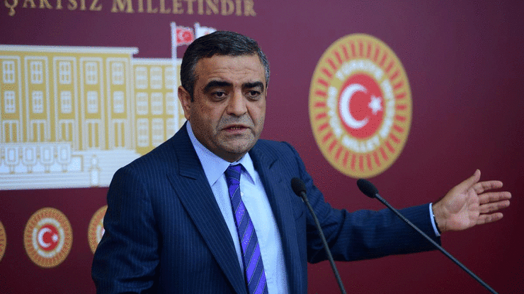 CHP'li Sezgin Tanrıkulu hakkında 'terör örgütü propagandası' iddiasıyla fezleke