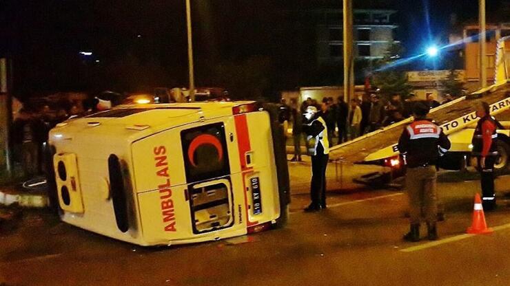 2 farklı ambulans kazasında 6 kişi yaralandı