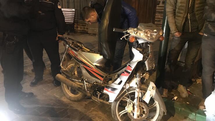 Bursa'da iki Suriyeli genç, çalıntı motosikletle kaçarken kaza yaptı