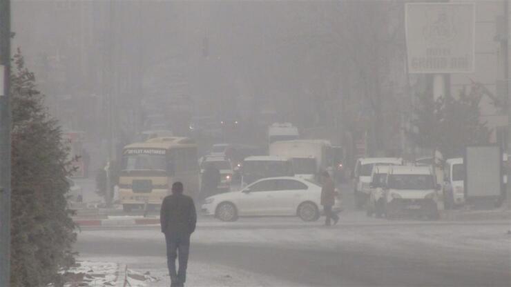 Kars’ta sis hava ulaşımını vurdu