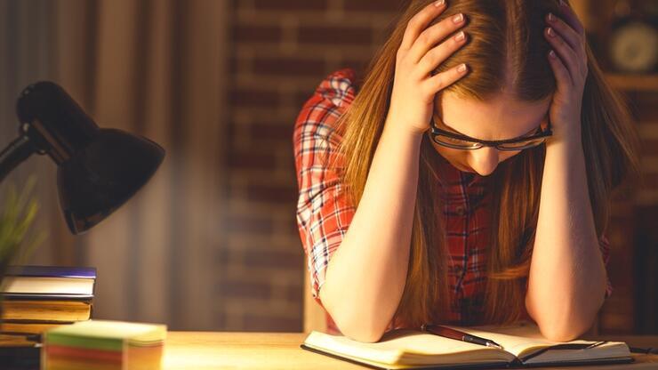 Sınav stresi yaşayan öğrenciye "Sakin ol, düşünme" demeyin