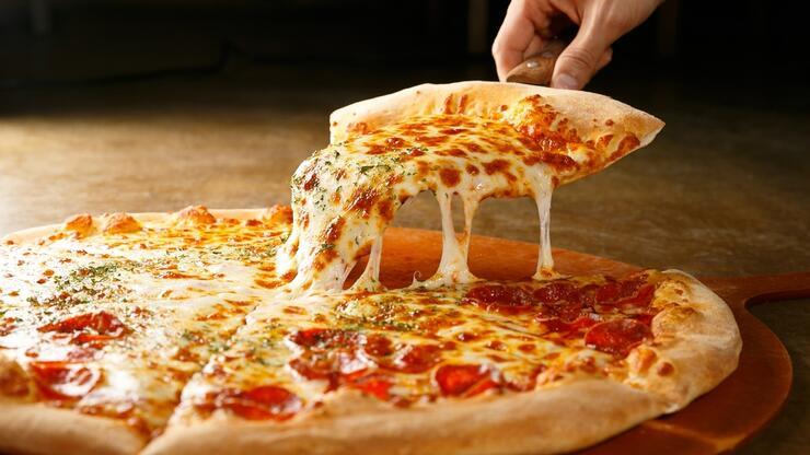 PİZZA TARİFİ | Evde pizza hamuru nasıl yapılır? Karışık pizza malzemeleri ve pizza sosu yapılışı