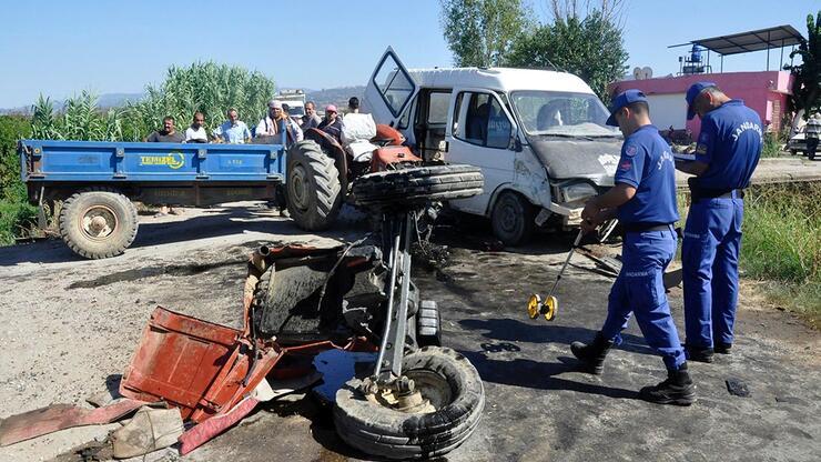 Manisa'daki feci kazada traktör ikiye bölündü: 12 yaralı