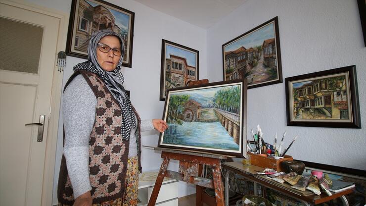 63 yaşındaki ev hanımı 16'ncı resim sergisini açıyor