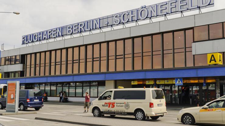 Son dakika: Schönefeld Havaalanı’nda alarm! Seferler iptal