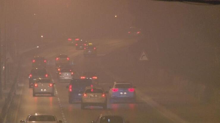 İzmir'de sis ve soba dumanı hayatı olumsuz etkiledi
