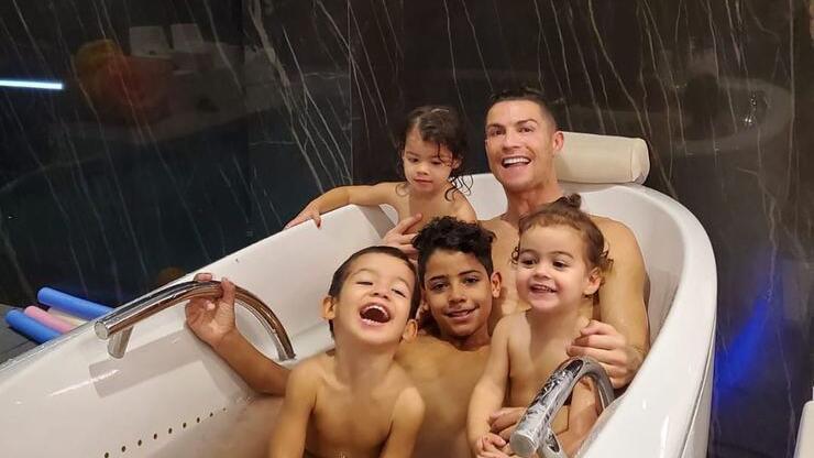 Cristiano Ronaldo'nun babalık keyfi