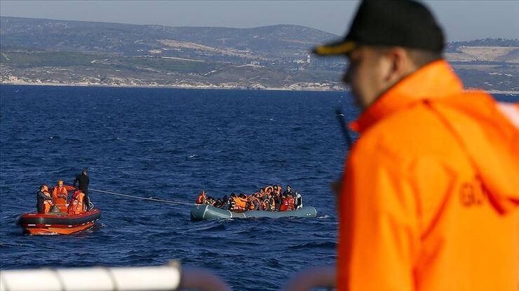 İzmir açıklarında 30 göçmen yakalandı