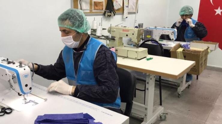 Denetimli serbestlik yükümlüleri sağlık çalışanları için maske üretiyor
