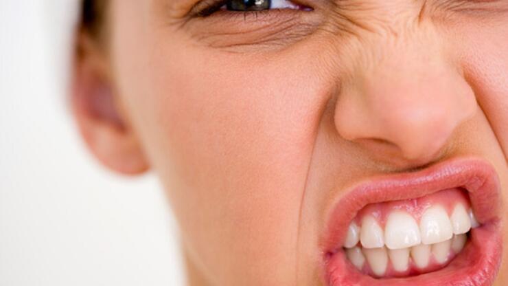 Diş sıkmak baş ağrısı nedeni
