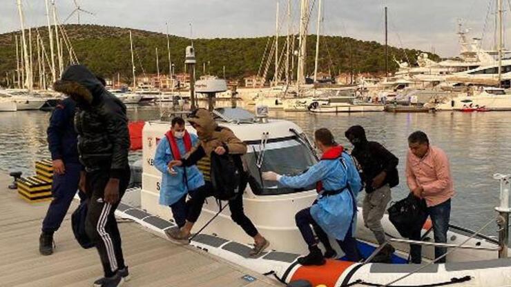 Çeşme'de 10 kaçak göçmen kurtarıldı