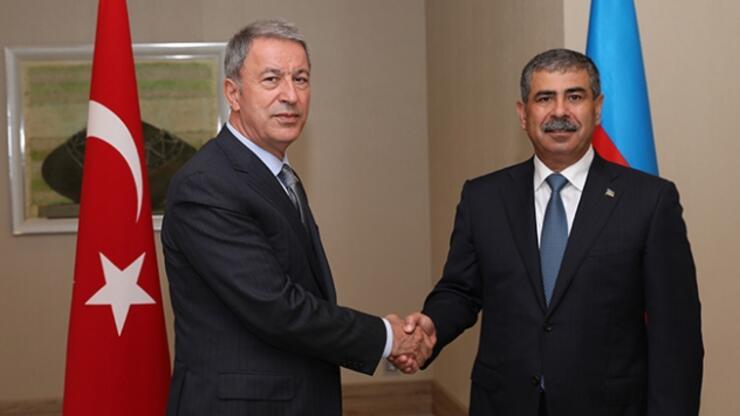 Son dakika... Milli Savunma Bakanı Akar, Azerbaycan Savunma Bakanı ile görüştü
