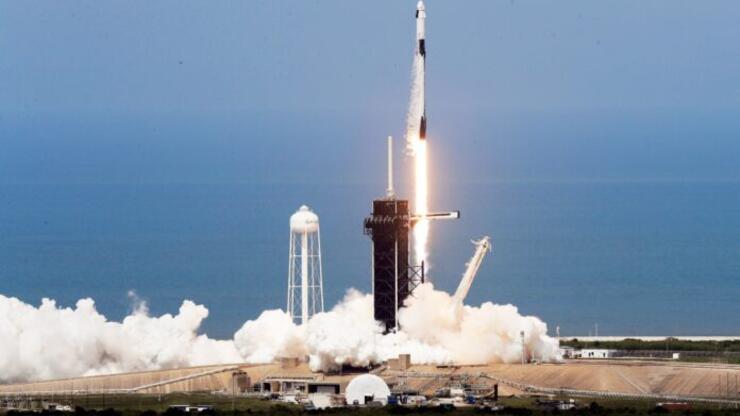 SpaceX 143 uyduyu uzaya fırlatmayı başardı