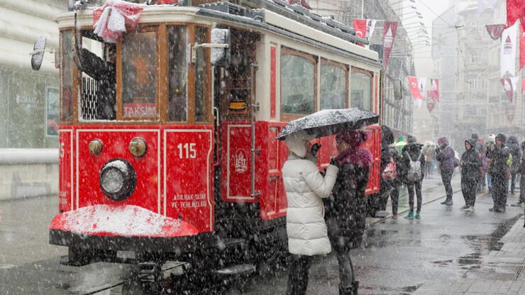 İstanbul'a kar yağışı başladı! Hafta sonu İstanbul hava durumu nasıl?