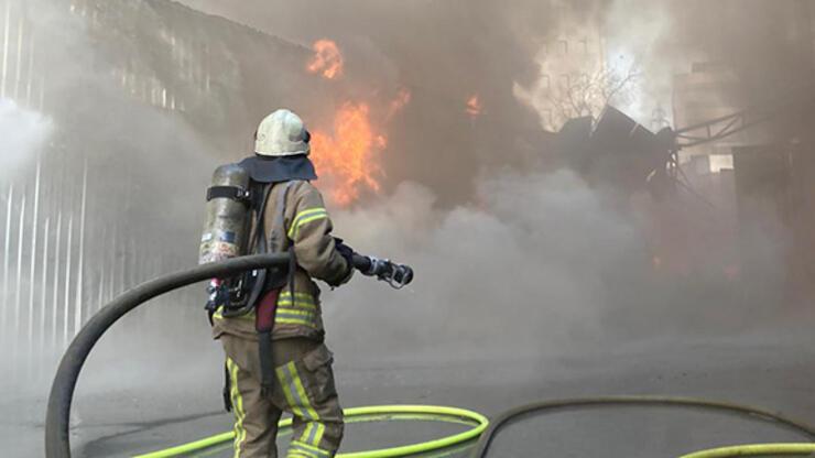 SON DAKİKA: İstanbul'da geri dönüşüm tesisinde yangın