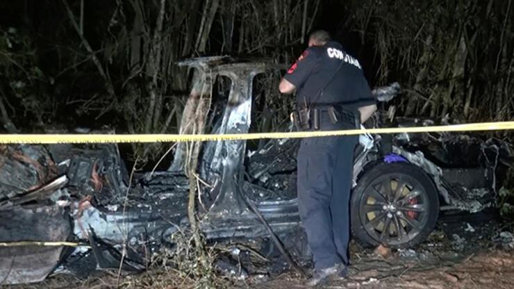 Sürücüsüz Tesla kaza yaptı: 2 kişi hayatını kaybetti
