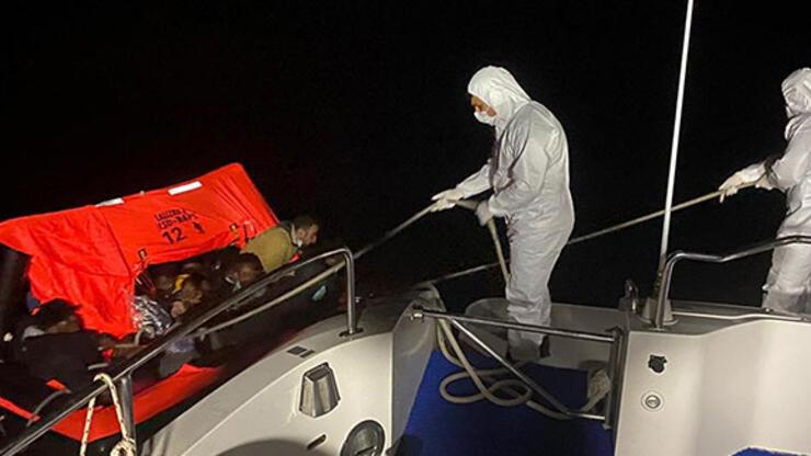 Türk kara sularına itilen 64 sığınmacı kurtarıldı