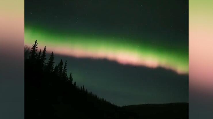 Alaska'da Kuzey Işıkları'nın gökyüzündeki büyüleyici dansı