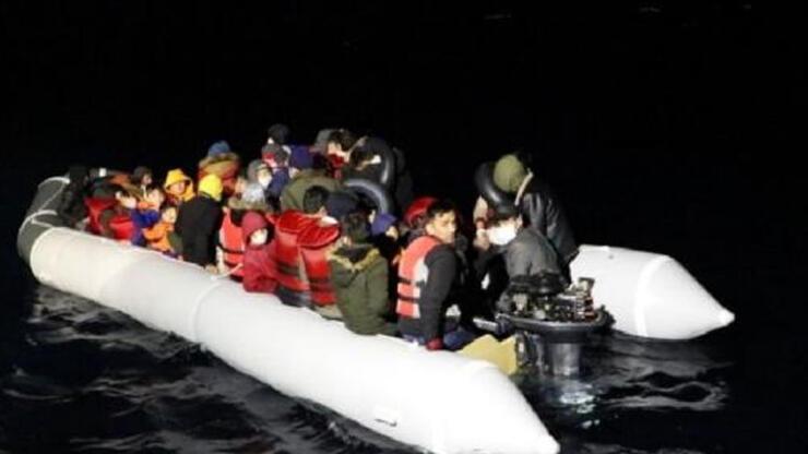 Yunanistan'ın ölüme terk ettiği 44 kaçak göçmen kurtarıldı
