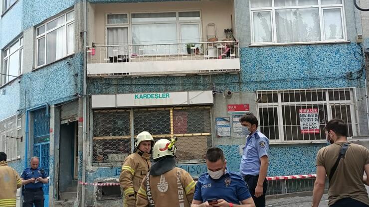 İstanbul'da kolonları çatlayan bina boşaltıldı