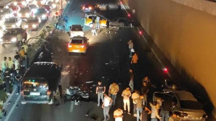 Diyarbakır’da 5 aracın karıştığı kazada 2 ölü, 8 yaralı