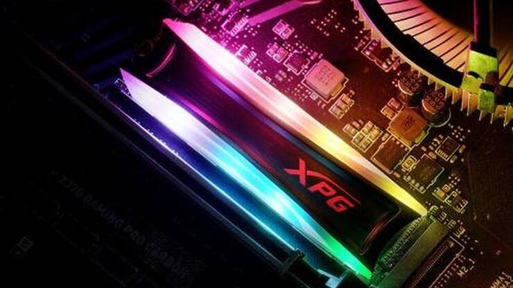 RGB aydınlatmalı SSD disk