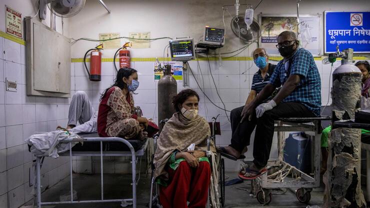 Hindistan'da son 24 saatte COVID-19'dan 3 bin 460 kişi öldü