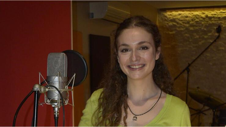 Serra Arıtürk 'Aşkın Tarifi' için stüdyoya girdi