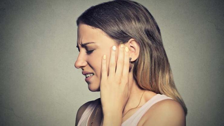 Kulak içi kulaklıklarda iltihap riski; gençler ağrıyla başvuruyor