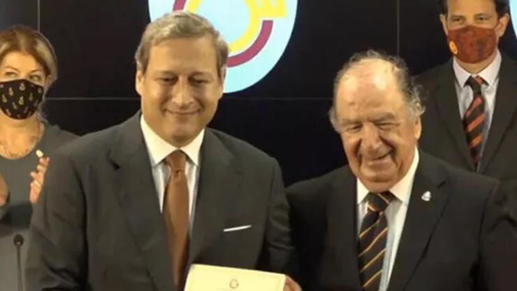 Son dakika... Galatasaray Başkanı Burak Elmas mazbatasını aldı