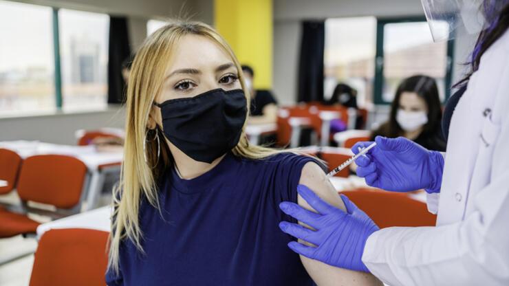 18 yaş aşı oluyor mu? Aşı randevusu alma MHRS | 18 yaş aşı olabilir mi?