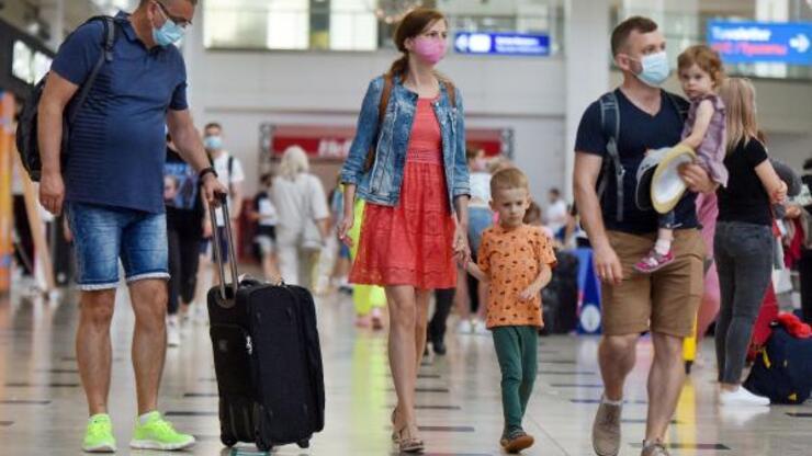 Antalya'ya 8 günde 120 bin Rus turist geldi